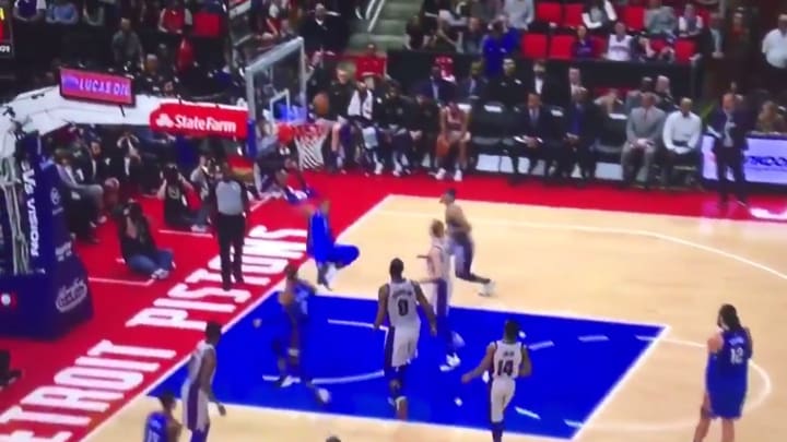 Thunder's Andre Roberson Stretchered Off After Nasty Fall, Ruptures Patellar Tendon