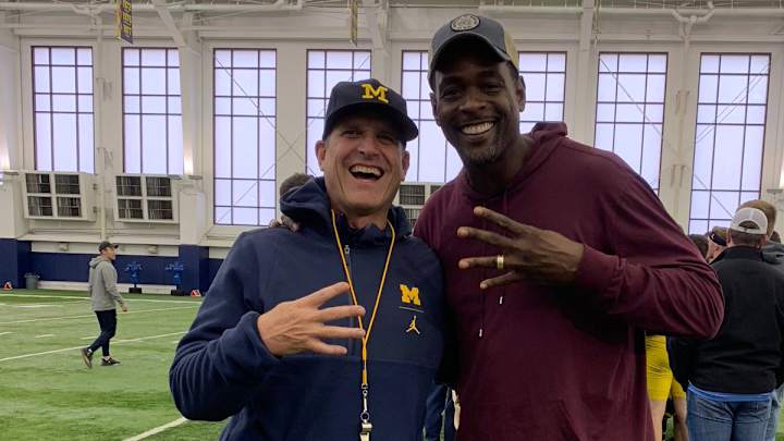 Watch: Chris Webber Receives Warm Welcome at Michigan Stadium Prior to Matchup vs. Penn State