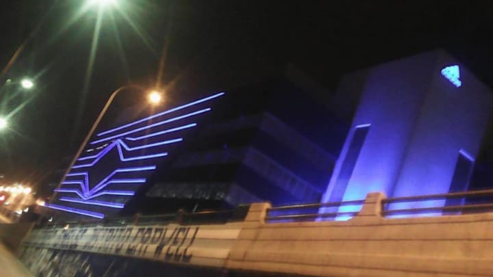 IMPRESIONANTE | El juego de luces que instalaron en el Capwell para el Clásico Astillero