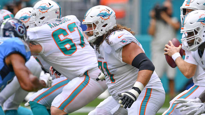 Report: Dolphins All-Pro Guard Josh Sitton Out for Season With Torn Rotator Cuff