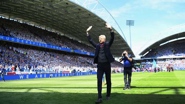 VIDEO: Departing Arsene Wenger Shows Brilliant Gestures of Thanks to Fans in Final Arsenal Game