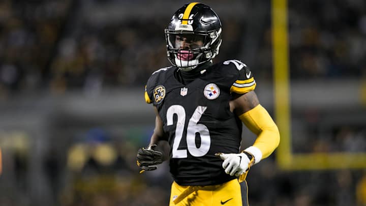 Le'Veon Bell 'Would Definitely Consider' Sitting Out 2018 or Retiring If Given Franchise Tag Again Le'Veon Bell 'Would Definitely Consider' Sitting Out 2018 or Retiring If Given Franchise Tag Again