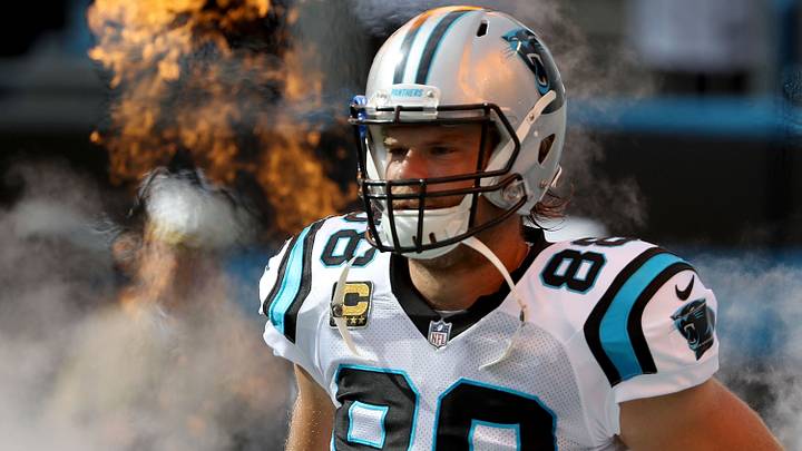 Greg Olsen Wearing Walking Boot on Right Foot After Exiting Game vs. Cowboys