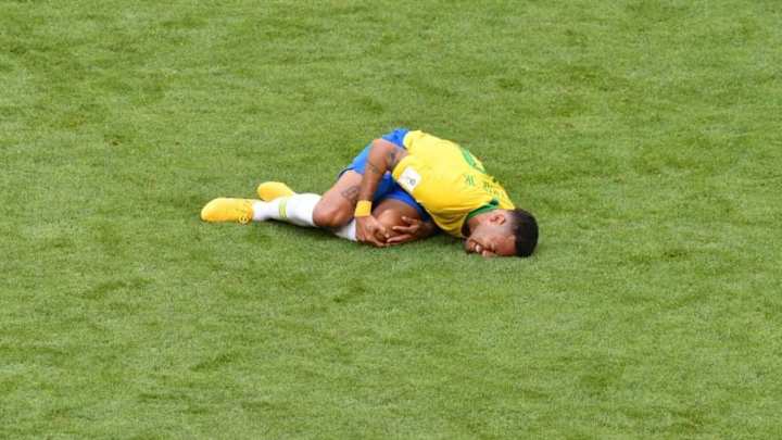 Un estudio revela el tiempo que ha estado tirado Neymar en el suelo durante el Mundial