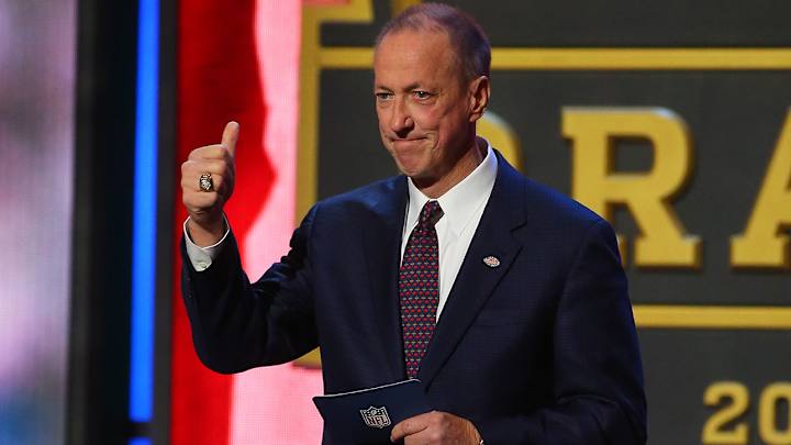 Hall of Fame QB Jim Kelly to Receive Jimmy V Award At ESPYS Hall of Fame QB Jim Kelly to Receive Jimmy V Award At ESPYS