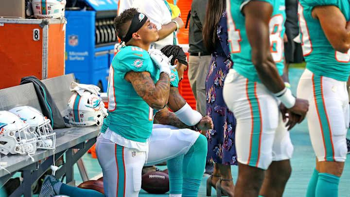South Florida Police Asked Not to Buy Dolphins Tickets After Players Protest During Anthem
