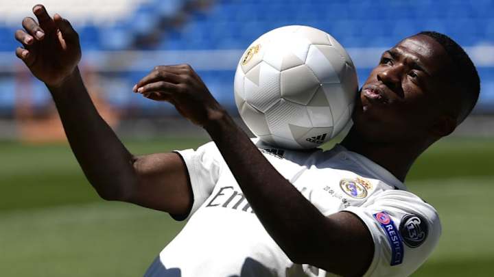 VÍDEO | Los tres 'fails' de Vinícius con el balón en el día de su presentación