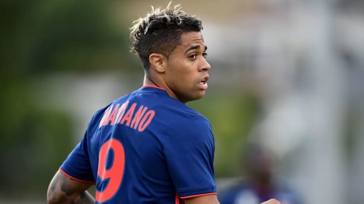 La cantidad que recibiría el Real Madrid si finalmente no recuperan a Mariano y ficha por el Sevilla La cantidad que recibiría el Real Madrid si finalmente no recuperan a Mariano y ficha por el Sevilla