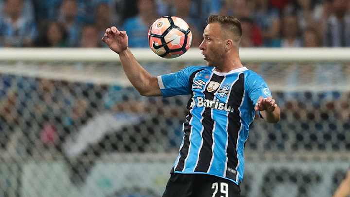 Gremio Officials Head Back to Brazil As Negotiations With Barcelona for Athur Move Break Down
