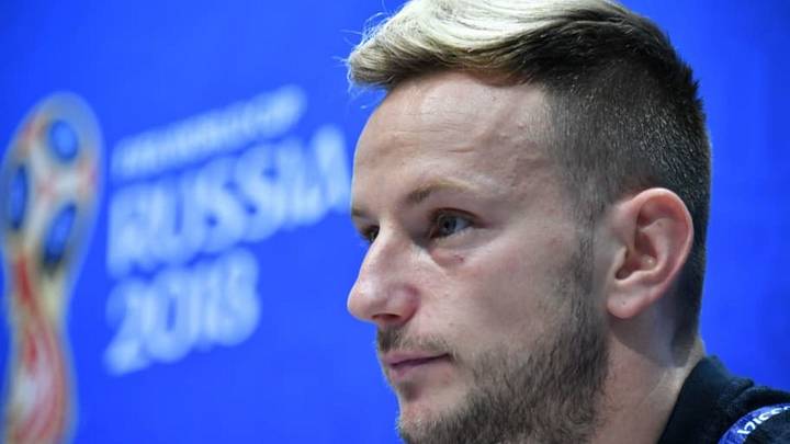 Rakitić no entiende la suplencia de Iniesta con La Roja