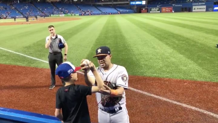 Watch: Astros Bullpen Catcher Gives Young Blue Jays Fan a Throwing Lesson Watch: Astros Bullpen Catcher Gives Young Blue Jays Fan a Throwing Lesson