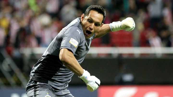 ¡AGÁRRENSE! | Rodolfo Cota saldrá de Chivas pero no iría a Pachuca