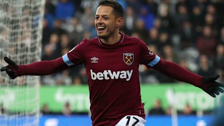 ¡Volvió! | 'Chicharito' calla bocas y vuelve al gol con un doblete ante el Newclastle
