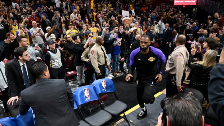 Watch: LeBron James Receives Standing Ovation, Tribute Video in Return to Cleveland