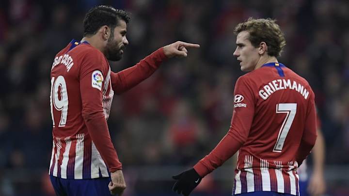 Así fue la escena de celos que le hizo Diego Costa a Griezmann durante el partido contra el Barça Así fue la escena de celos que le hizo Diego Costa a Griezmann durante el partido contra el Barça