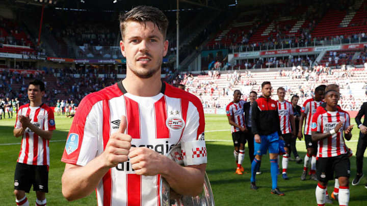 Chelsea Midfielder Marco van Ginkel Out for 8 Months Following Knee Surgery