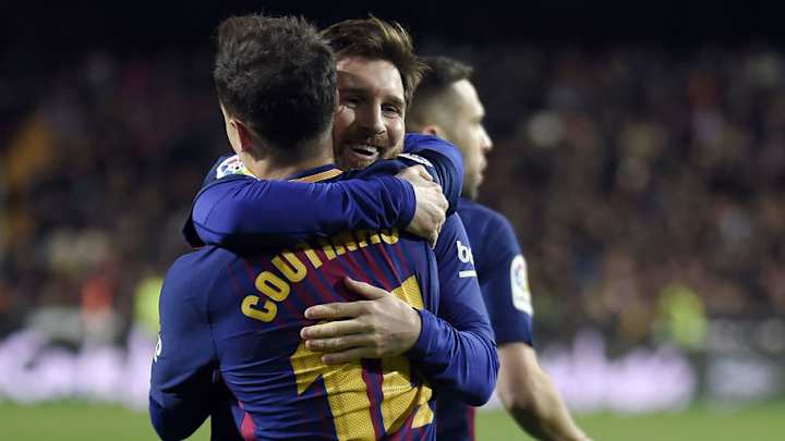La respuesta de Coutinho sobre si enseñó a Messi a tirar faltas por debajo de la barrera