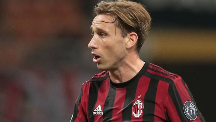 ROMPIÓ EL SILENCIO | Lucas Biglia sigue con bronca por la patada del Papu Gómez