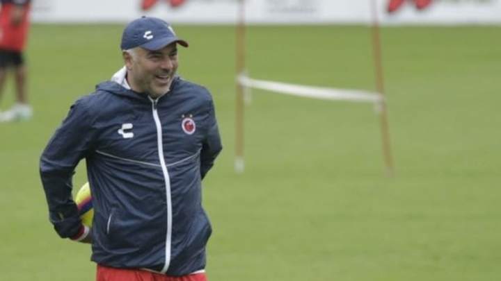 SE FUE | Memo Vázquez renunció al cargo de DT de los Tiburones Rojos