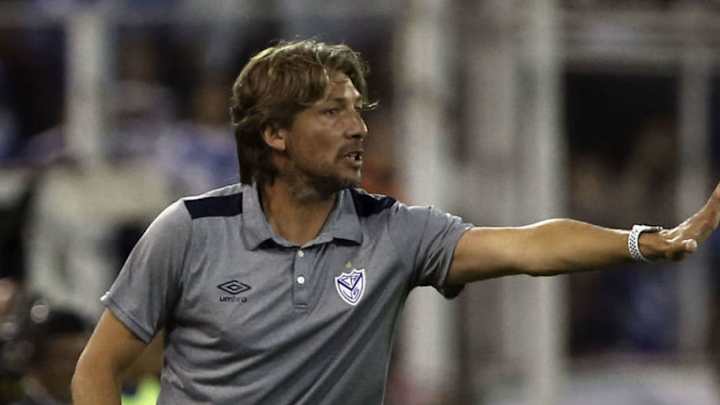 ¿INTERNAS EN VÉLEZ? | El polémico pasacalle que apareció hoy en la Villa Olímpica