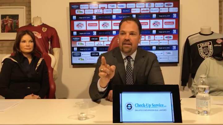 Friday's Hot Clicks: Mike Piazza's Italian Soccer Team Is Paying Way Too Much for Rent