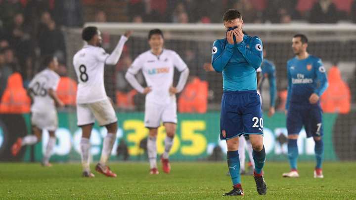 Clucas Double, Cech Howler Give Swansea Win Over Arsenal on Mkhitaryan's Debut
