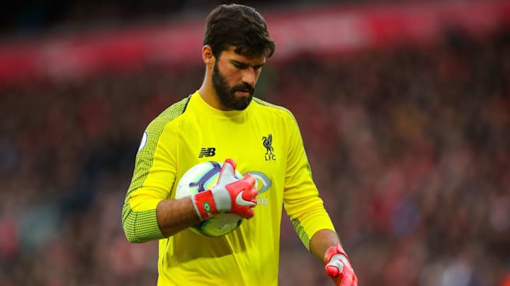 David Seaman Claims Rival Premier League Goalkeeper's Distribution Is Better Than Alisson's