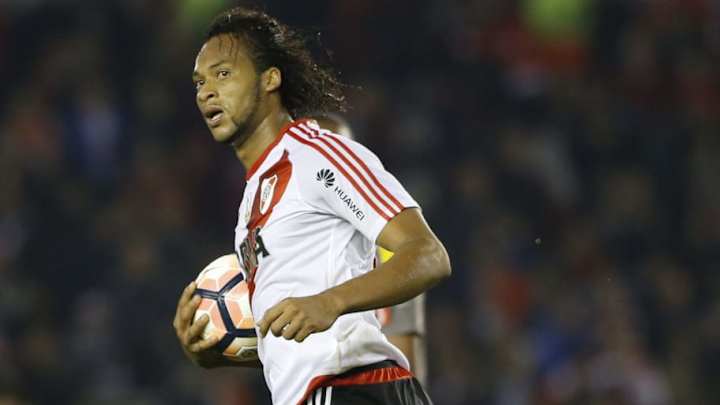 Arturo Mina tendría una nueva oportunidad en Argentina