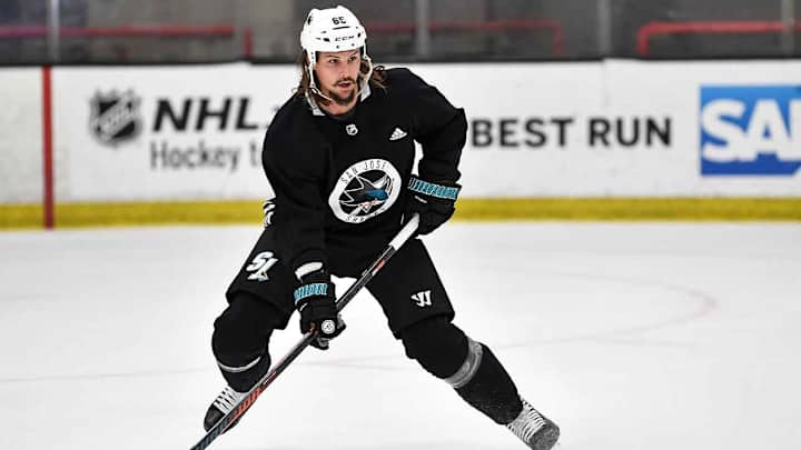Erik Karlsson Looks to Fit in on First Day With Sharks Erik Karlsson Looks to Fit in on First Day With Sharks