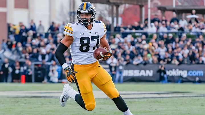 Iowa Tight End Noah Fant Declares for NFL Draft After Junior Season Iowa Tight End Noah Fant Declares for NFL Draft After Junior Season