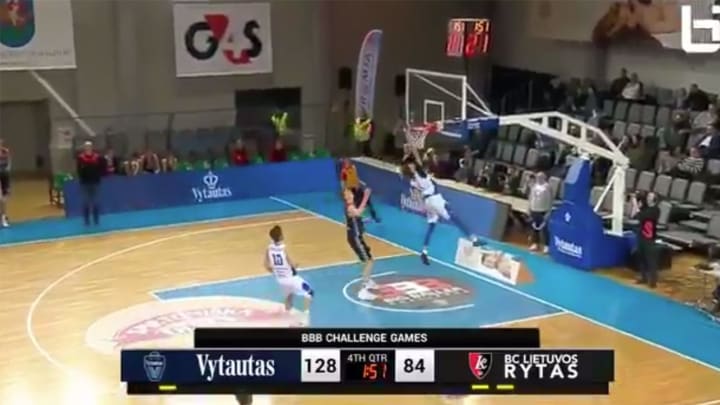 Lonzo Ball Roasts LaMelo After He Tried, Failed to Alley-Oop to Himself In Lithuania Lonzo Ball Roasts LaMelo After He Tried, Failed to Alley-Oop to Himself In Lithuania