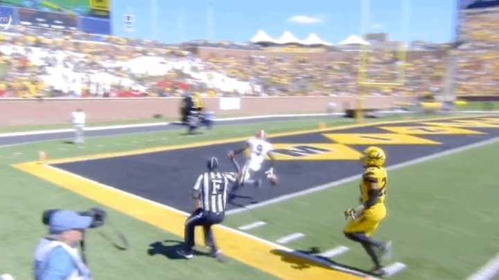 Watch: Georgia Receiver Nearly Drops Ball Prior to Crossing Goal Line vs. Mizzou