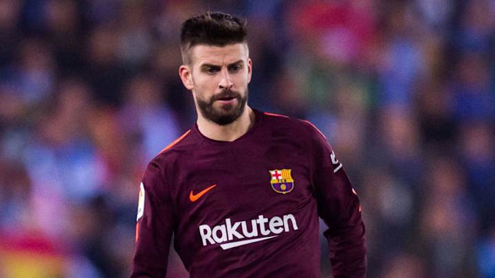 Gerard Pique Signs His New Barcelona Contract Through 2022