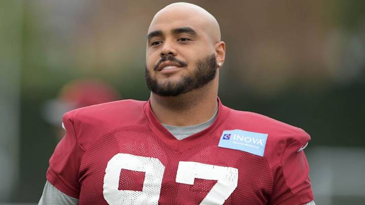 Giants' AJ Francis Rips TSA for Spilling His Mother's Ashes in his Luggage