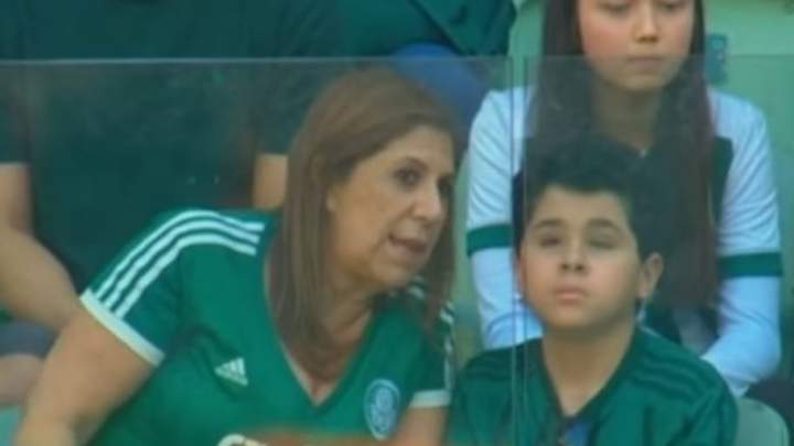 TE HARÁ LLORAR | El niño ciego que va a la cancha con su mamá y emociona a todos en Brasil