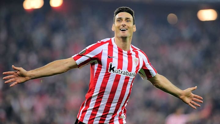El curioso gesto de Aduriz a la grada de San Mamés durante el enfrentamiento ante el Eibar El curioso gesto de Aduriz a la grada de San Mamés durante el enfrentamiento ante el Eibar