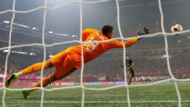 Manchester City acuerda con Columbus Crew para adquirir al portero Zack Steffen por $7.5 millones