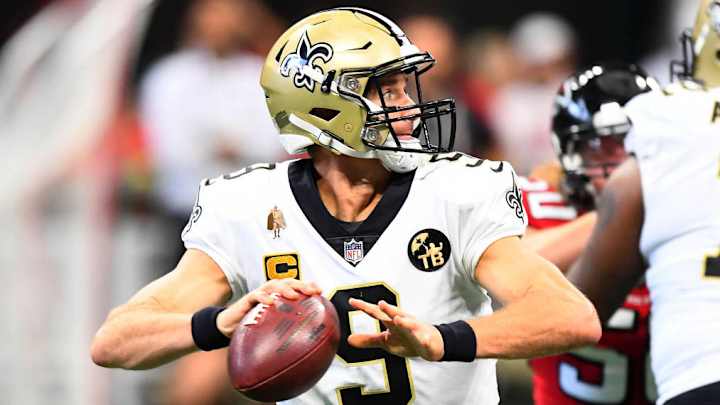 Saints' Drew Brees Passes Brett Favre to Set NFL Career Completions Record