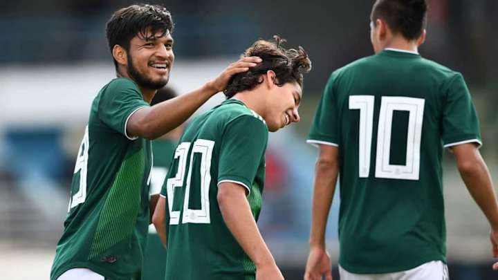 CRACK | Diego Lainez fue nombrado mejor jugador del Esperanzas de Toulon...¡en su cumpleaños!