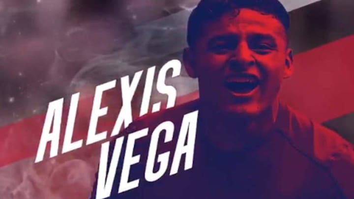 Chivas hace oficial la contratación de Alexis Vega