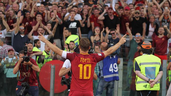 REVEALED: What Roma Legend Francesco Totti Wrote on Ball in Final Game or I Giallorossi REVEALED: What Roma Legend Francesco Totti Wrote on Ball in Final Game or I Giallorossi
