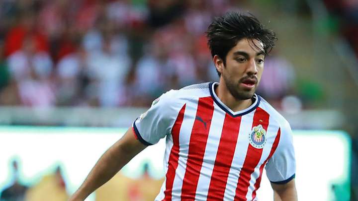 ¿Y ESO? | El 'Pollo' Briseño publica una foto de Pizarro "firmando" con otro equipo