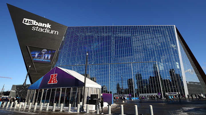 Multiple Super Bowl Parking Lots Are Charging at Least $200 Multiple Super Bowl Parking Lots Are Charging at Least $200