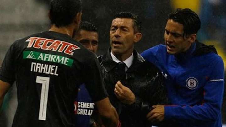 ROUND 2 | El papá de Nahuel Guzmán le hizo una caricatura a Pedro Caixinnha tras el pleito en la J3