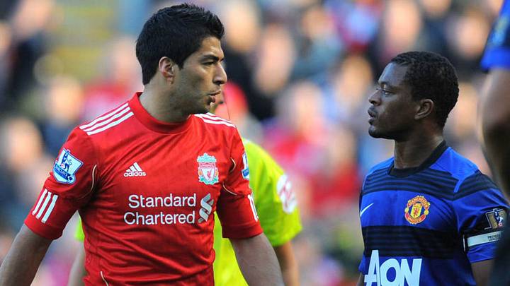 ZASCA | El palo de Evra a Luis Suárez después de caer eliminado contra Francia ZASCA | El palo de Evra a Luis Suárez después de caer eliminado contra Francia