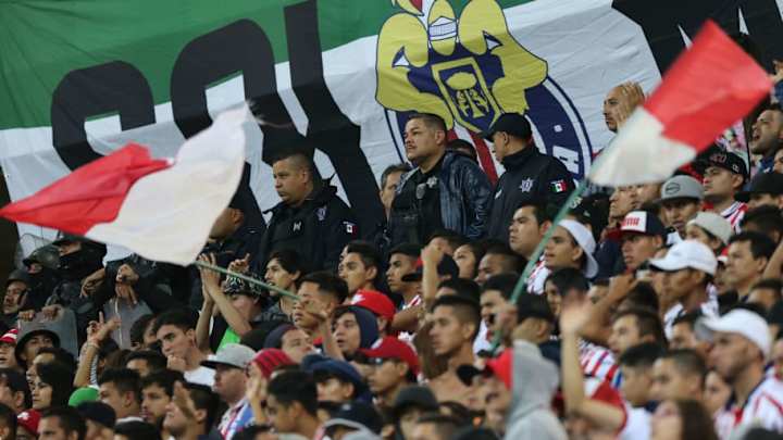 La directiva de Chivas se solidariza con la afición e intentan frenar el 'paro' en el Rebaño