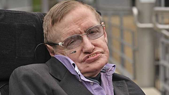 La teoría de Stephen Hawking sobre cómo lanzar los penaltis