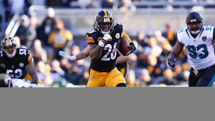 Steelers 'Disappointed' Le'Veon Bell Has Not Signed Contract, Reported to Team Steelers 'Disappointed' Le'Veon Bell Has Not Signed Contract, Reported to Team