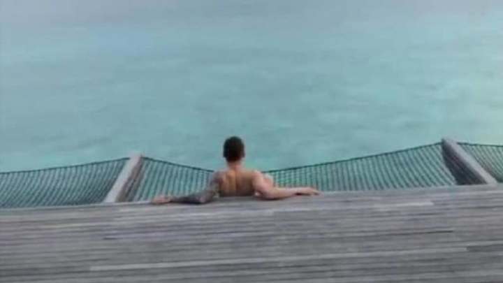 Alegó problemas estomacales para no jugar y fue pillado de vacaciones en las Maldivas