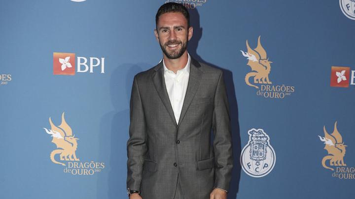 PAPELÓN | Diario portugués confundió a Miguel Layún a su llegada a Sevilla